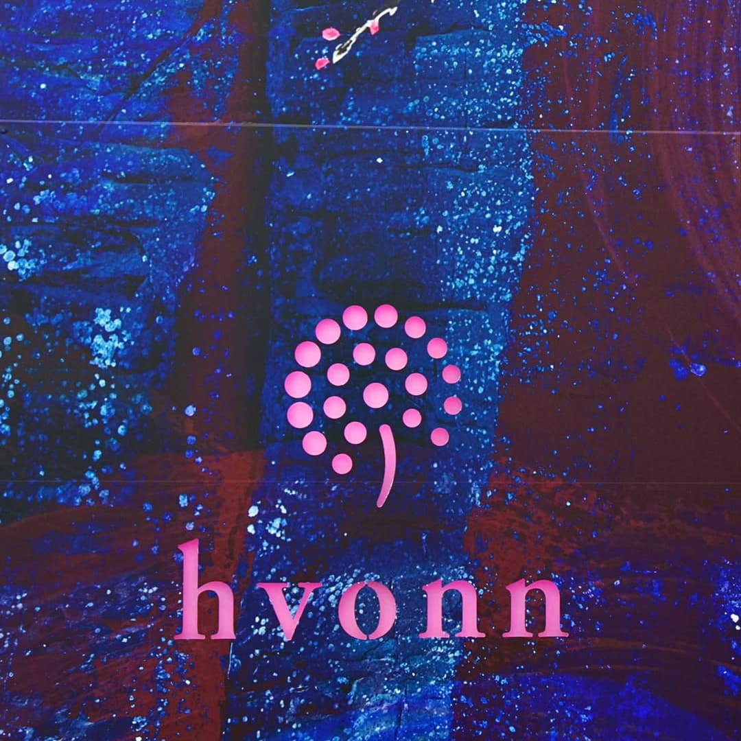 Serprísir í barrini